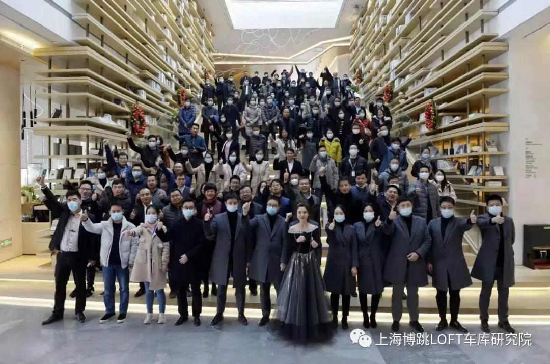 益阳全国一百多人在华侨城汉口道6号参观研讨LOFT专利车库技术！